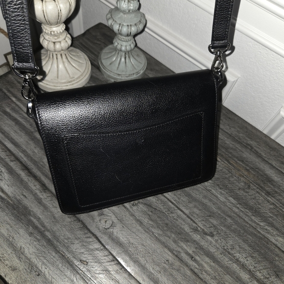 MCM Elegant Black Leather Crossbody Bag - Picture 2 of 10